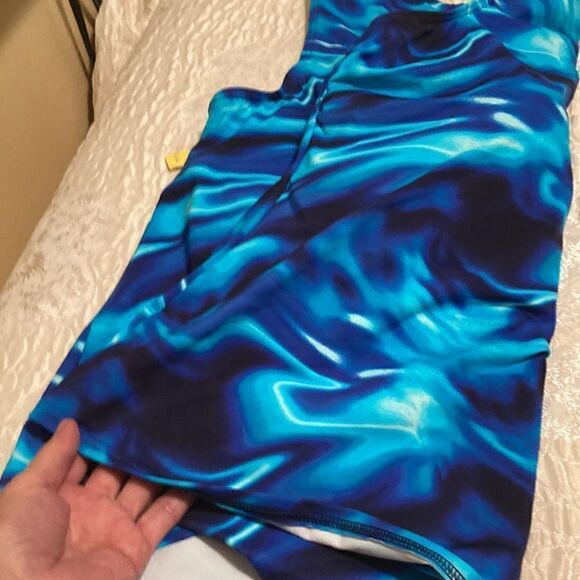 Land’s End Plus Standard Size high neck tankini top electric blue swirl bra Var - Picture 11 of 11